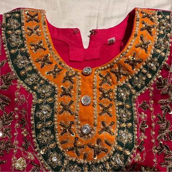 Girls Indian/Pakistani clothes - Picture 7 of 7